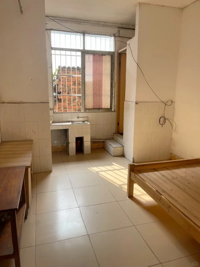 Ph&ograve;ng trọ 15m2 gi&aacute; 1,1 triệu đồng/th&aacute;ng của nữ sinh SN 2005- Ảnh 2.