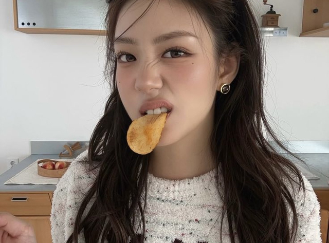 5 loại thực phẩm TỒI TỆ nhất cho da được bác sĩ phẫu thuật thẩm mỹ tiết lộ: Ăn ít thôi!- Ảnh 2.