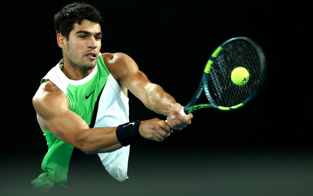 Carlos Alcaraz đánh bại huyền thoại Novak Djokovic lên vô địch Australian Open 2026- Ảnh 1.
