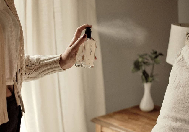 Kh&ocirc;ng phải m&ecirc; t&iacute;n! Dọn nh&agrave; phải dọn ngay 5 thứ n&agrave;y khỏi ph&ograve;ng ngủ: "H&uacute;t cạn" sức khỏe, c&agrave;ng ngủ c&agrave;ng mệt- Ảnh 3.