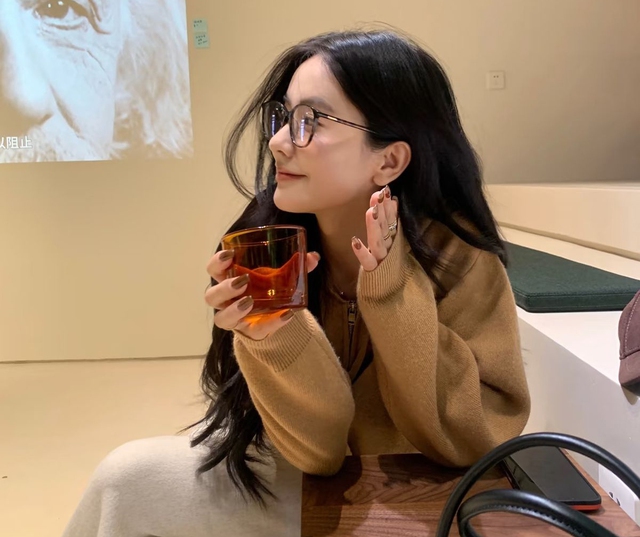 Ăn g&igrave; để kịp đẹp da đ&oacute;n Tết? Ăn bơ giảm n&aacute;m, c&agrave; chua trắng da, "tống khứ" quầng th&acirc;m mắt phải d&ugrave;ng 1 thứ&hellip;- Ảnh 3.