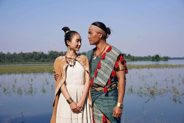 Tại sao mỹ nh&acirc;n Việt đẹp thế n&agrave;y giờ mới đ&oacute;ng cổ trang: Nhan sắc hoa nhường nguyệt thẹn, 360 độ kh&ocirc;ng g&oacute;c chết- Ảnh 1.