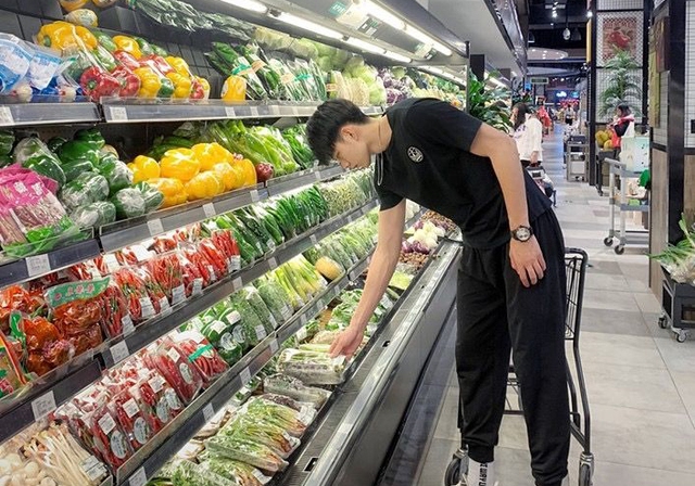 Ng&agrave;y c&agrave;ng nhiều nam giới c&ograve;n trẻ đ&atilde; mắc ung thư tuyến tiền liệt, b&aacute;c sĩ n&oacute;i thẳng: 4 m&oacute;n n&agrave;y phải ĂN &Iacute;T LẠI!- Ảnh 3.