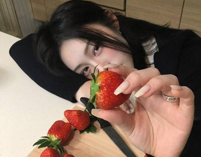 Ng&agrave;y c&agrave;ng nhiều nữ giới c&ograve;n trẻ đ&atilde; mắc ung thư tuyến gi&aacute;p, b&aacute;c sĩ n&oacute;i thẳng: 6 m&oacute;n n&agrave;y h&atilde;y ĂN &Iacute;T LẠI!- Ảnh 3.