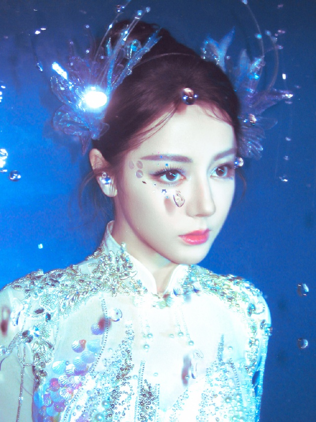 Địch Lệ Nhiệt Ba "g&acirc;y b&atilde;o" Gala Xu&acirc;n V&atilde;n đ&ecirc;m giao thừa: Visual n&agrave;ng ti&ecirc;n c&aacute; kinh diễm, đến ph&aacute;o hoa cũng kh&ocirc;ng đẹp bằng- Ảnh 11.