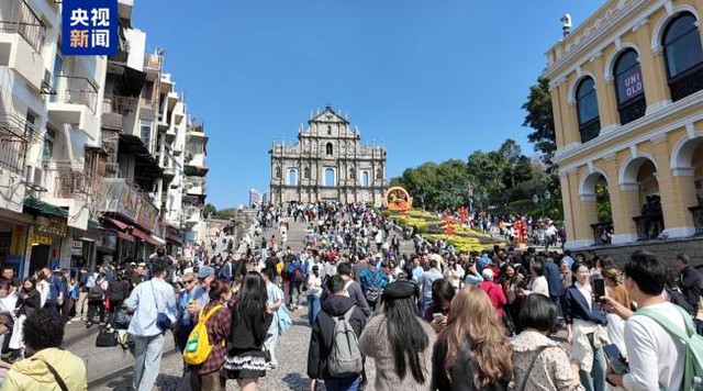 TRỰC TIẾP: Cả châu Á rộn ràng đón Tết Bính Ngọ 2026 gần kề: Không khí khắp nơi đã rộn ràng lắm rồi!- Ảnh 12. TRỰC TIẾP: Cả châu Á rộn ràng đón Tết Bính Ngọ 2026 gần kề: Không khí khắp nơi đã rộn ràng lắm rồi!- Ảnh 12.