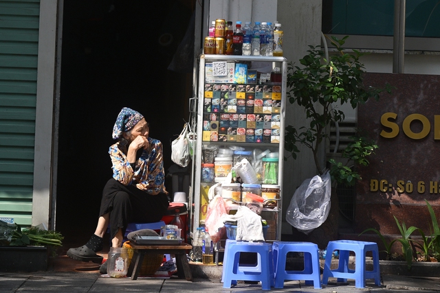 H&agrave; Nội chiều 29 Tết: Kh&aacute;c lạ đến bất ngờ trước giờ kh&eacute;p lại năm cũ- Ảnh 14.