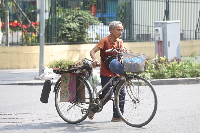 H&agrave; Nội chiều 29 Tết: Kh&aacute;c lạ đến bất ngờ trước giờ kh&eacute;p lại năm cũ- Ảnh 15.