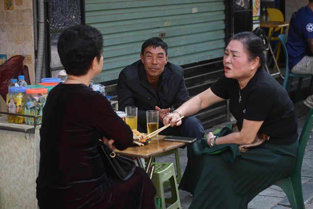 H&agrave; Nội chiều 29 Tết: Kh&aacute;c lạ đến bất ngờ trước giờ kh&eacute;p lại năm cũ- Ảnh 11.