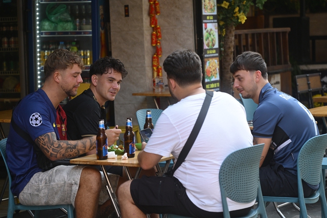 H&agrave; Nội chiều 29 Tết: Kh&aacute;c lạ đến bất ngờ trước giờ kh&eacute;p lại năm cũ- Ảnh 13.