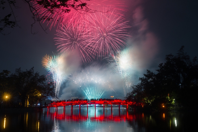 Ph&aacute;o hoa rực rỡ tr&ecirc;n bầu trời, ch&agrave;o đ&oacute;n năm mới 2026- Ảnh 21.