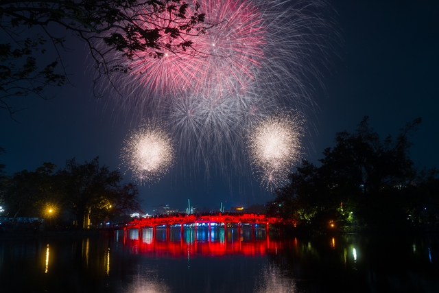 Ph&aacute;o hoa rực rỡ tr&ecirc;n bầu trời, ch&agrave;o đ&oacute;n năm mới 2026- Ảnh 22.