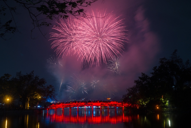 Ph&aacute;o hoa rực rỡ tr&ecirc;n bầu trời, ch&agrave;o đ&oacute;n năm mới 2026- Ảnh 23.