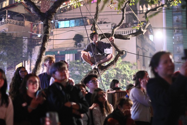 Ph&aacute;o hoa rực rỡ tr&ecirc;n bầu trời, ch&agrave;o đ&oacute;n năm mới 2026- Ảnh 26.