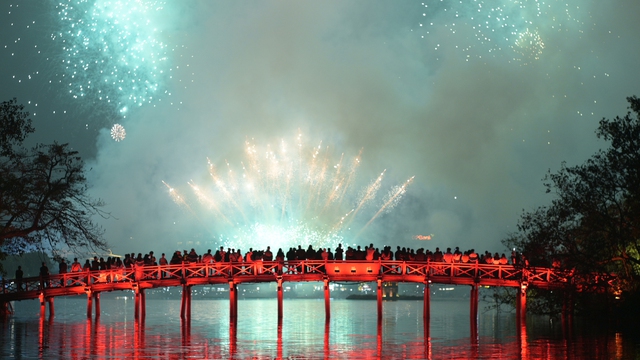 Ph&aacute;o hoa rực rỡ tr&ecirc;n bầu trời, ch&agrave;o đ&oacute;n năm mới 2026- Ảnh 24.