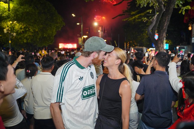 Ph&aacute;o hoa rực rỡ tr&ecirc;n bầu trời, ch&agrave;o đ&oacute;n năm mới 2026- Ảnh 34.