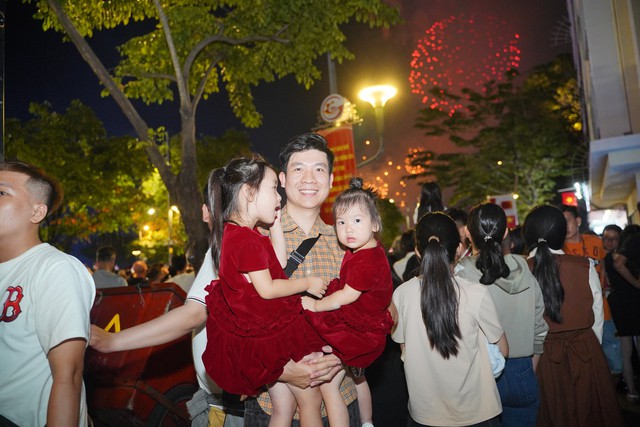 Ph&aacute;o hoa rực rỡ tr&ecirc;n bầu trời, ch&agrave;o đ&oacute;n năm mới 2026- Ảnh 32.