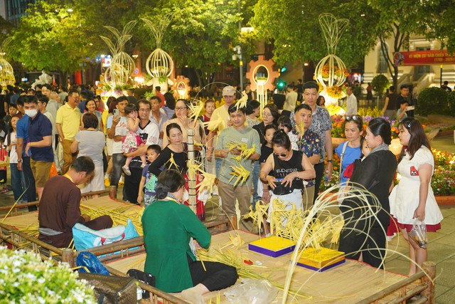 Ph&aacute;o hoa rực rỡ tr&ecirc;n bầu trời, ch&agrave;o đ&oacute;n năm mới 2026- Ảnh 16.