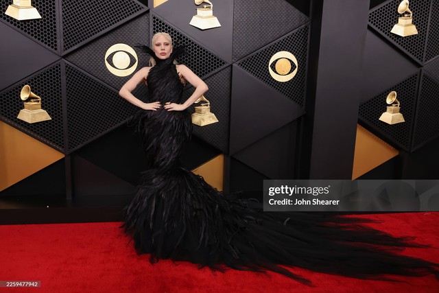 Si&ecirc;u thảm đỏ Grammy 2026: Cả thế giới "n&iacute;n thở" khi Ros&eacute; xuất hiện, Justin Bieber "cải l&atilde;o ho&agrave;n đồng" cả chục tuổi- Ảnh 7.