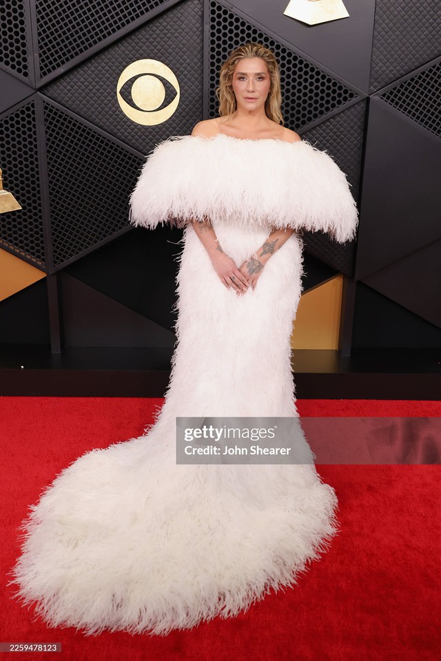 Si&ecirc;u thảm đỏ Grammy 2026: Cả thế giới "n&iacute;n thở" khi Ros&eacute; xuất hiện, Justin Bieber "cải l&atilde;o ho&agrave;n đồng" cả chục tuổi- Ảnh 29.