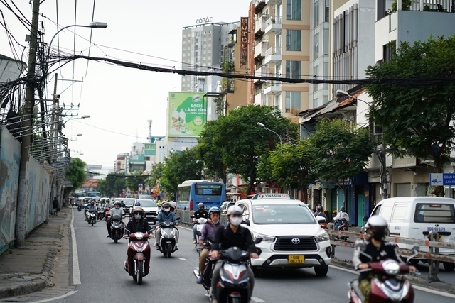 S&aacute;ng khai xu&acirc;n, d&acirc;n c&ocirc;ng sở H&agrave; Nội đối mặt "kiếp nạn" đầu ti&ecirc;n của năm mới- Ảnh 17.