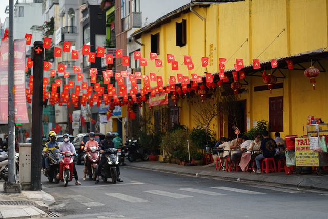 S&aacute;ng khai xu&acirc;n, d&acirc;n c&ocirc;ng sở H&agrave; Nội đối mặt "kiếp nạn" đầu ti&ecirc;n của năm mới- Ảnh 14.