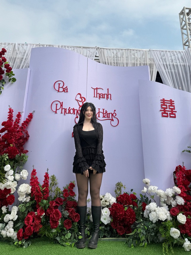 C&ocirc; g&aacute;i xinh đẹp, cao 1m72 "g&acirc;y sốt" ở sới vật hội l&agrave;ng Bắc Ninh, tiết lộ ti&ecirc;u ch&iacute; chọn bạn trai- Ảnh 8.