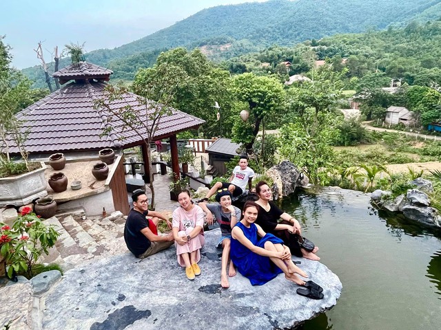 Nữ NSND trẻ nhất Việt Nam: Sống an nh&agrave;n trong biệt phủ 8000m&sup2;, được tạo điều kiện đi diễn cả nước- Ảnh 5.