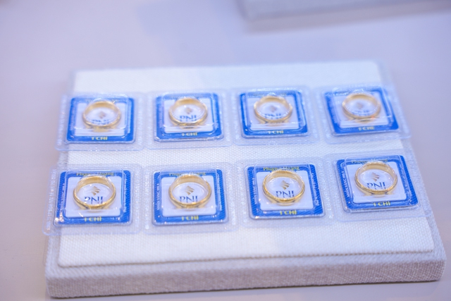 Ngày Vía Thần Tài: Khách đội mưa xếp hàng hơn 10 tiếng chờ mua vàng, xuất hiện thiết bị đặc biệt tại cửa hàng Trần Nhân Tông- Ảnh 22.