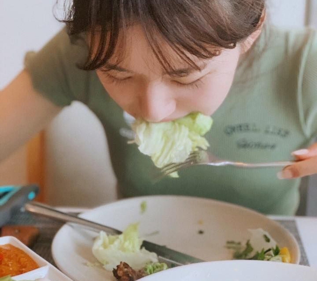 Ng&agrave;y c&agrave;ng nhiều người c&ograve;n trẻ đ&atilde; nhận "&aacute;n tử" ung thư dạ d&agrave;y, b&aacute;c sĩ n&oacute;i thẳng: 5 m&oacute;n n&agrave;y phải ĂN &Iacute;T đi- Ảnh 3.