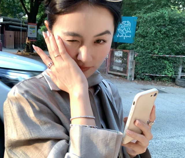 Phụ nữ qua tuổi 40, đủ hay thiếu estrogen chỉ nh&igrave;n qua 4 chỗ n&agrave;y l&agrave; LỘ HẾT!- Ảnh 1.