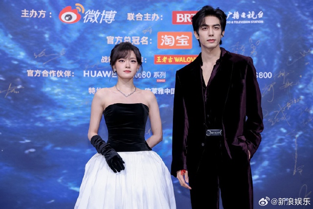 Si&ecirc;u thảm đỏ hot nhất tối nay: Bạch Lộc - Na Tr&aacute;t trưng trổ body "kh&eacute;t lẹt", Tạ Đ&igrave;nh Phong lộ cơ ngực g&acirc;y cho&aacute;ng- Ảnh 32.