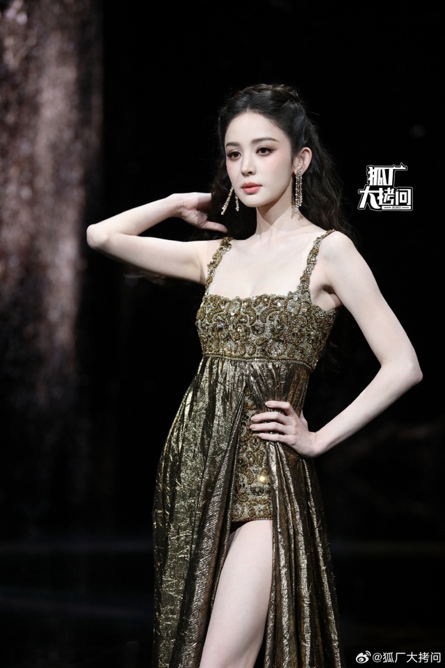 Si&ecirc;u thảm đỏ hot nhất tối nay: Bạch Lộc - Na Tr&aacute;t trưng trổ body 