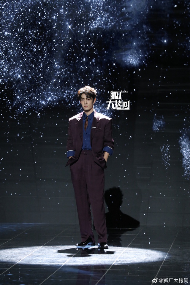 Si&ecirc;u thảm đỏ hot nhất tối nay: Bạch Lộc - Na Tr&aacute;t trưng trổ body 