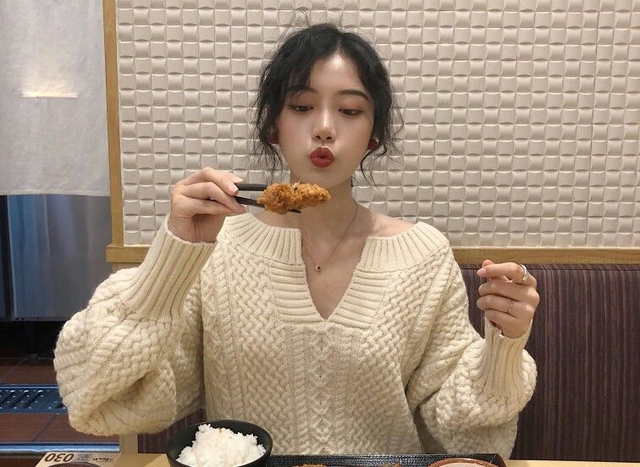 Ng&agrave;y c&agrave;ng nhiều chị em c&ograve;n trẻ đ&atilde; mắc ung thư cổ tử cung, b&aacute;c sĩ khuy&ecirc;n: 4 m&oacute;n n&agrave;y ngon đấy nhưng ăn &iacute;t lại!- Ảnh 1.