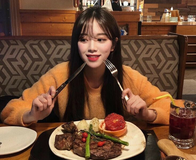 Ng&agrave;y c&agrave;ng nhiều chị em c&ograve;n trẻ đ&atilde; mắc ung thư cổ tử cung, b&aacute;c sĩ khuy&ecirc;n: 4 m&oacute;n n&agrave;y ngon đấy nhưng ăn &iacute;t lại!- Ảnh 3.