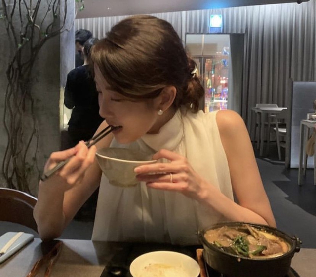 Tại sao phụ nữ sau 40 tuổi kh&oacute; giảm c&acirc;n? Rất c&oacute; thể bạn đang m&ecirc; 4 m&oacute;n kh&ocirc;ng dầu mỡ nhưng nhanh "b&eacute;o kh&ocirc;ng phanh"- Ảnh 1.