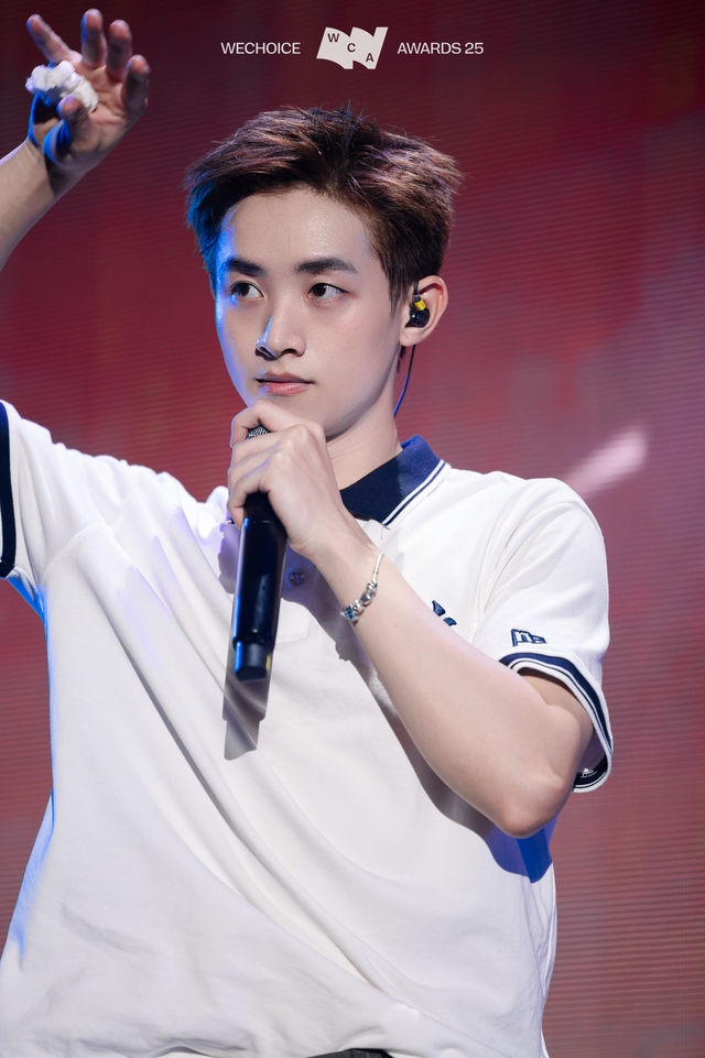 Ngay l&uacute;c n&agrave;y: buitruonglinh - CONGB đổ bộ tổng duyệt WeChoice Awards, 1 Anh Trai vừa h&aacute;t xong th&igrave; bỏ chạy- Ảnh 7.