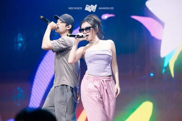 Ngay l&uacute;c n&agrave;y: buitruonglinh - CONGB đổ bộ tổng duyệt WeChoice Awards, 1 Anh Trai vừa h&aacute;t xong th&igrave; bỏ chạy- Ảnh 9.