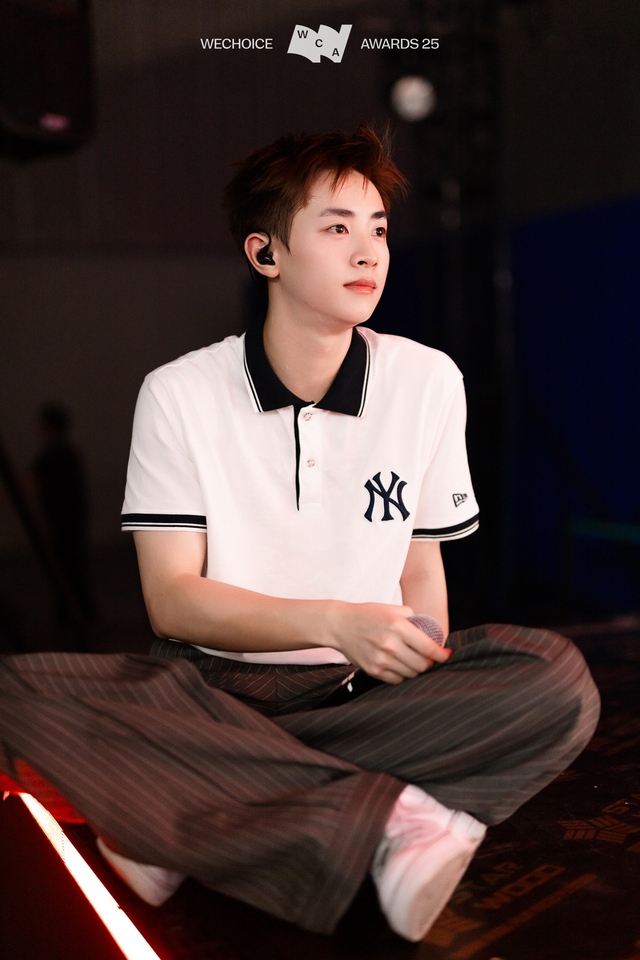 Ngay l&uacute;c n&agrave;y: buitruonglinh - CONGB đổ bộ tổng duyệt WeChoice Awards, 1 Anh Trai vừa h&aacute;t xong th&igrave; bỏ chạy- Ảnh 8.