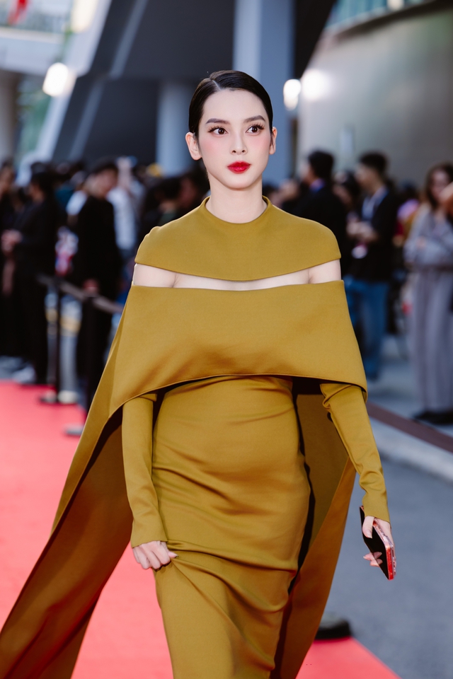 Loạt visual b&ugrave;ng nổ của d&agrave;n trai xinh, g&aacute;i đẹp tr&ecirc;n thảm đỏ WeChoice Awards 2025!- Ảnh 7.