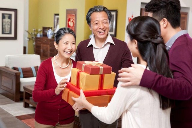 Sắm Tết "h&agrave;ng ngoại" gi&aacute; gốc biếu người nh&agrave;: Khi qu&agrave; sức khỏe l&agrave; ưu ti&ecirc;n h&agrave;ng đầu của những người con th&ocirc;ng th&aacute;i- Ảnh 1.