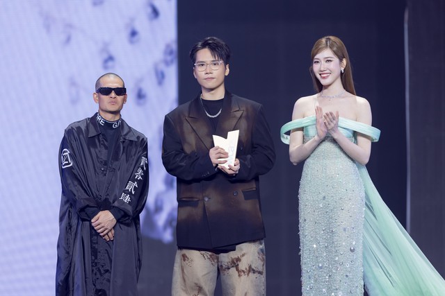 "C&uacute; đ&uacute;p" đỉnh n&oacute;c kịch trần của SOOBIN tại WeChoice Awards 2025- Ảnh 2.