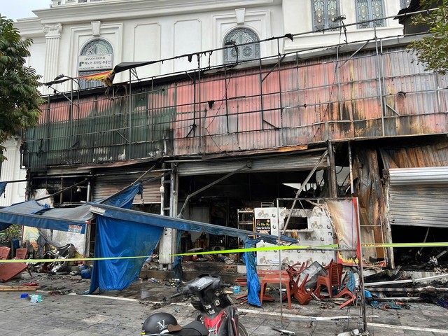 Qu&aacute;n bia ở H&agrave; Nội bốc ch&aacute;y ng&ugrave;n ngụt l&uacute;c rạng s&aacute;ng- Ảnh 1.