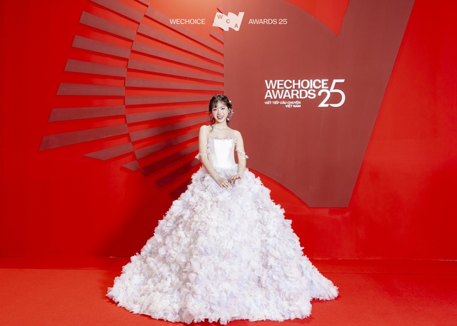 Loạt visual b&ugrave;ng nổ của d&agrave;n trai xinh, g&aacute;i đẹp tr&ecirc;n thảm đỏ WeChoice Awards 2025!- Ảnh 9.