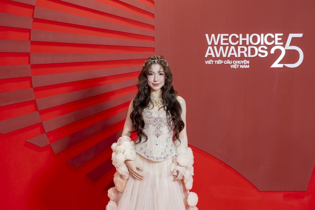 To&agrave;n cảnh si&ecirc;u thảm đỏ WeChoice Awards: Anh T&uacute; - Diệu Nhi t&igrave;nh tứ, Trường Giang, Ho&agrave; Minzy d&agrave;n sao cực khủng quy tụ!- Ảnh 1.