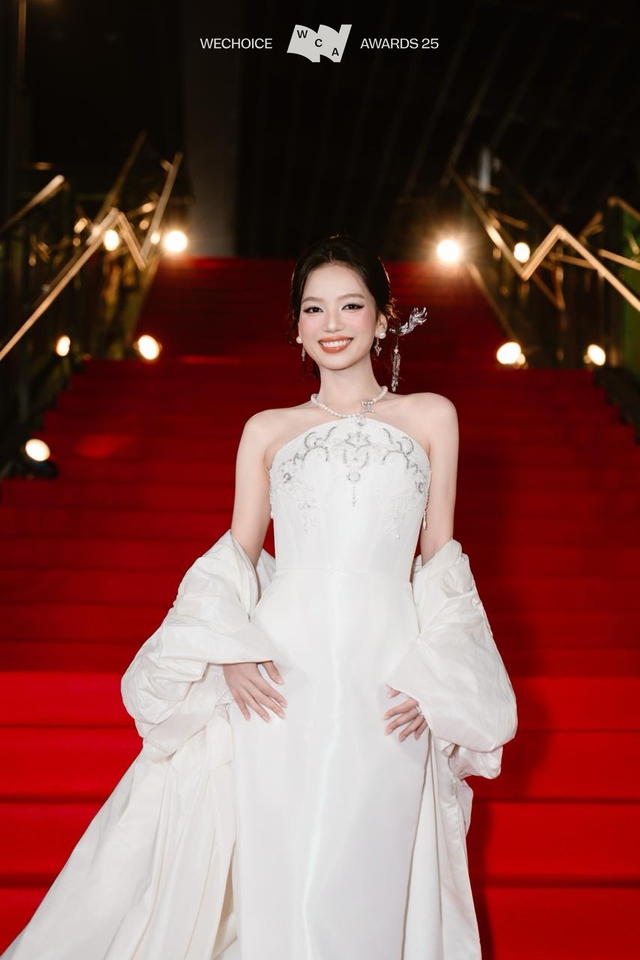 D&agrave;n sao Mưa Đỏ khoe visual ch&aacute;y kh&eacute;t tr&ecirc;n thảm đỏ WeChoice Awards 2025, Steven Nguyễn chấp hết mọi cam thường- Ảnh 6.