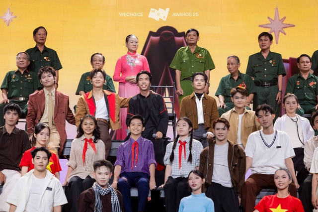 Huyền thoại Rock Hải Bột - Ho&agrave;ng Dũng - B&ugrave;i C&ocirc;ng Nam - buitruonglinh mở m&agrave;n WeChoice Awards 2025 g&acirc;y &ldquo;nổi da g&agrave;&rdquo; bằng niềm tự h&agrave;o Việt Nam- Ảnh 1.