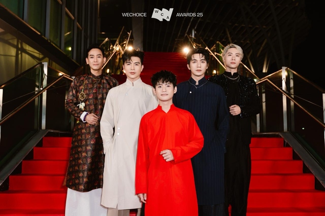D&agrave;n sao Mưa Đỏ khoe visual ch&aacute;y kh&eacute;t tr&ecirc;n thảm đỏ WeChoice Awards 2025, Steven Nguyễn chấp hết mọi cam thường- Ảnh 2.