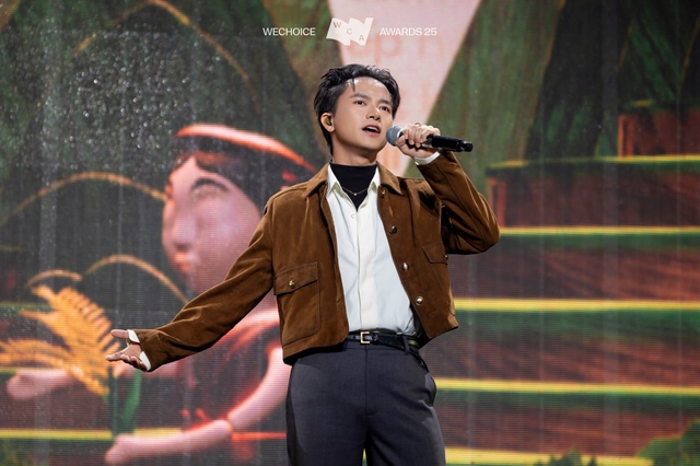 Huyền thoại Rock Hải Bột - Ho&agrave;ng Dũng - B&ugrave;i C&ocirc;ng Nam - buitruonglinh mở m&agrave;n WeChoice Awards 2025 g&acirc;y &ldquo;nổi da g&agrave;&rdquo; bằng niềm tự h&agrave;o Việt Nam- Ảnh 9.